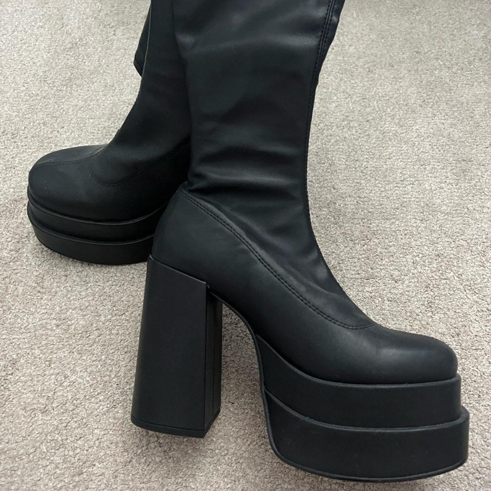 Black Platform Heeled Boots - Picture 3 of 4